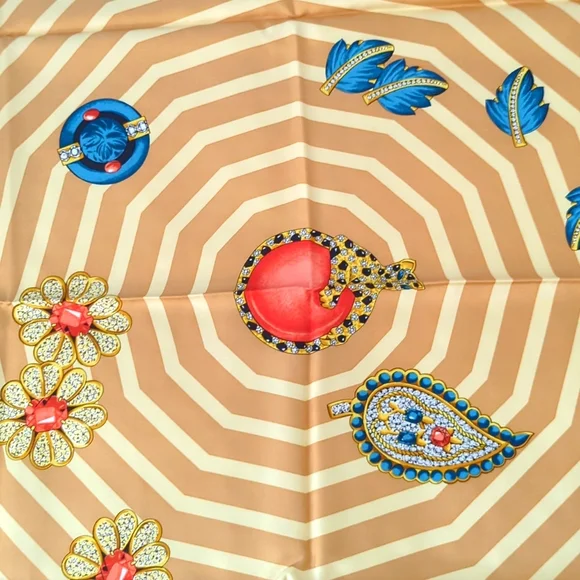 Must de Cartier Le Foulard Scarf - Picture 8 of 16